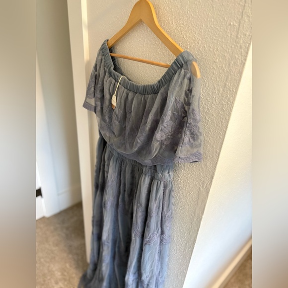 Pinkblush Lace Maxi Dress in Blue / Bump friendly! - Picture 6 of 11